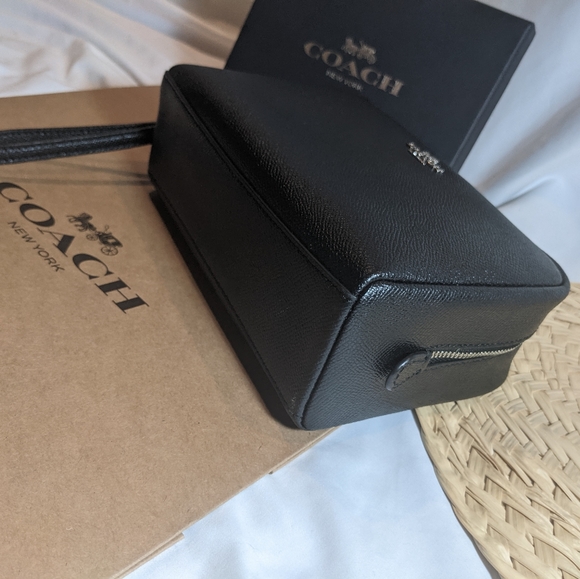 Large coach cosmetic bag w/ wrist strap - Picture 3 of 7